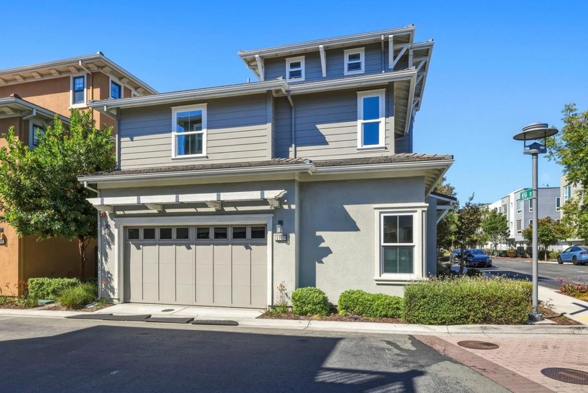 Experience elevated contemporary living in this stunning Victory - photo 2