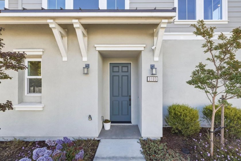Experience elevated contemporary living in this stunning Victory - photo 4