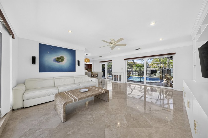 Beautifully updated home in fabulous community shows like a - photo 6