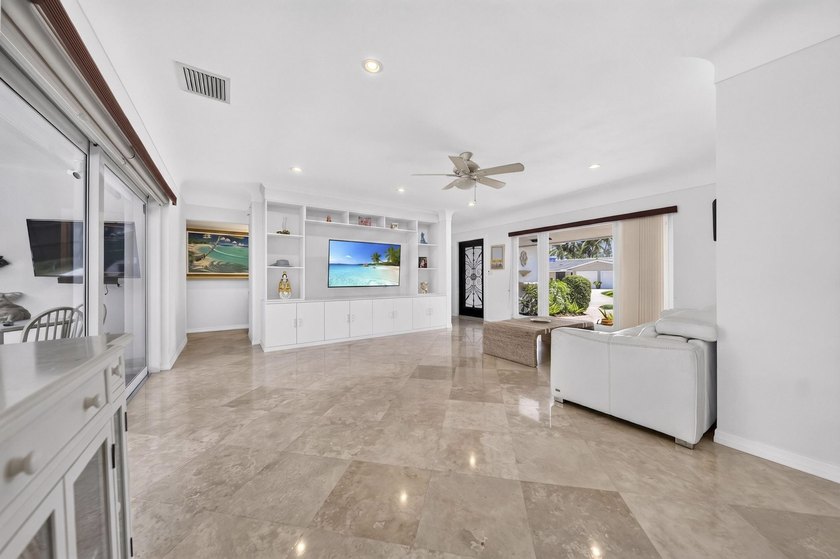 Beautifully updated home in fabulous community shows like a - photo 10
