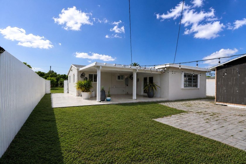 Welcome to this charming single-story residence located in - photo 4