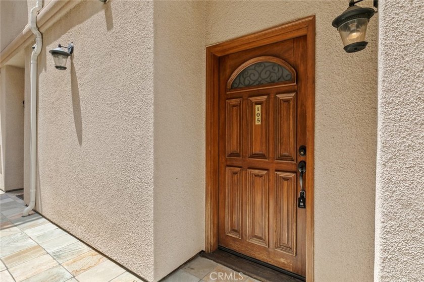 Prime location in Glendale! Beautiful and spacious TownHouse - photo 11