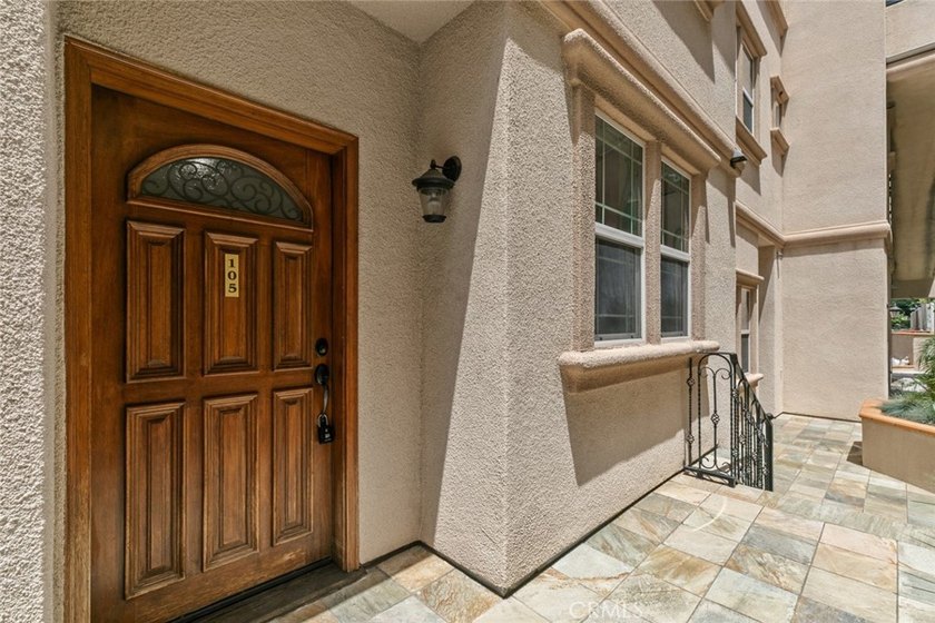 Prime location in Glendale! Beautiful and spacious TownHouse - photo 12