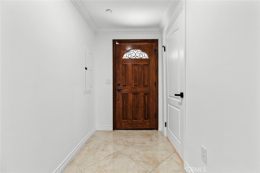 Prime location in Glendale! Beautiful and spacious TownHouse - photo 13