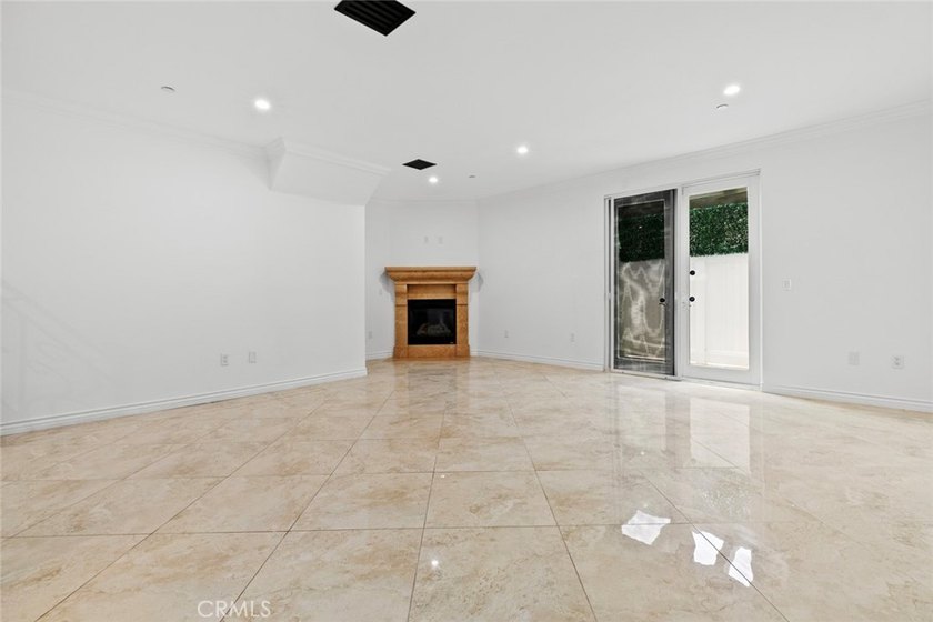 Prime location in Glendale! Beautiful and spacious TownHouse - photo 19