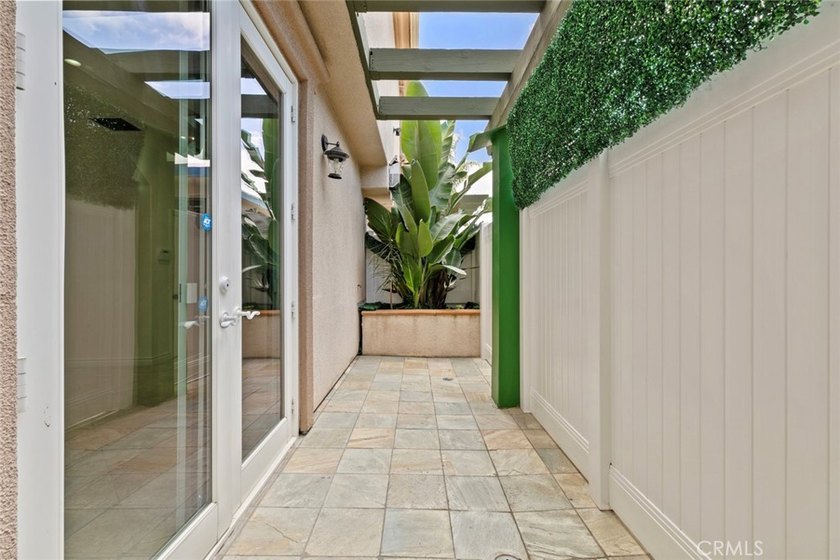 Prime location in Glendale! Beautiful and spacious TownHouse - photo 26