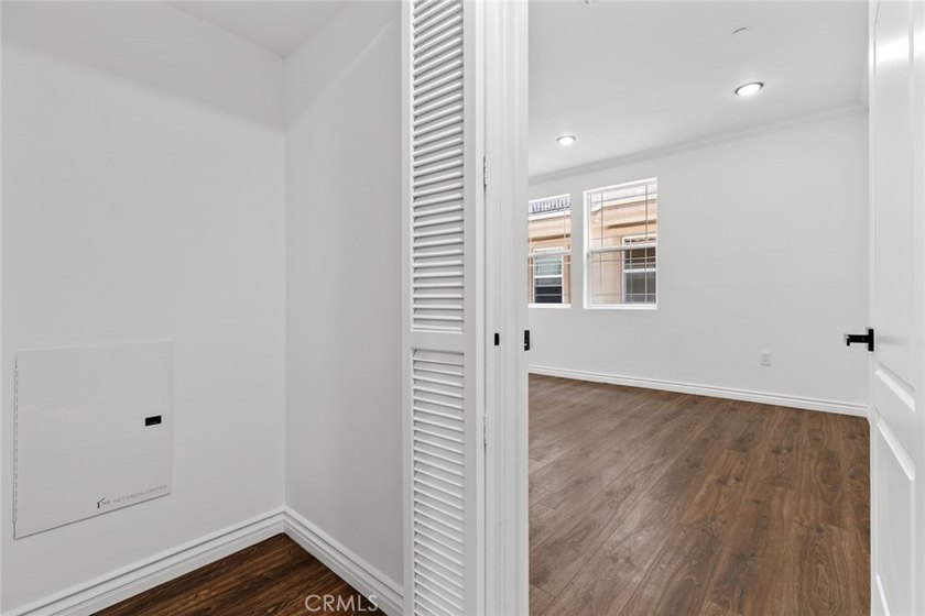 Prime location in Glendale! Beautiful and spacious TownHouse - photo 36