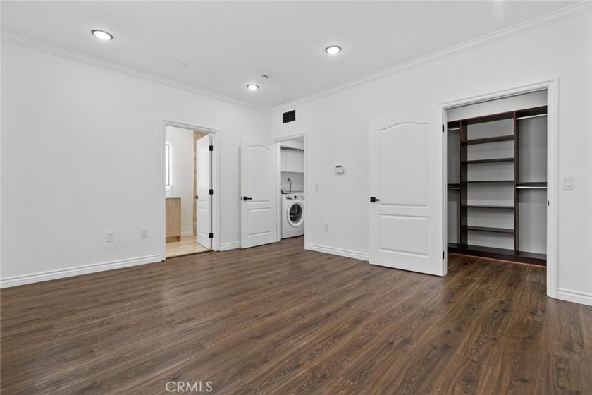 Prime location in Glendale! Beautiful and spacious TownHouse - photo 39