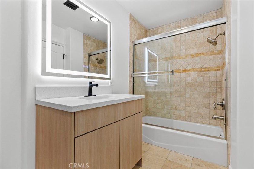 Prime location in Glendale! Beautiful and spacious TownHouse - photo 43