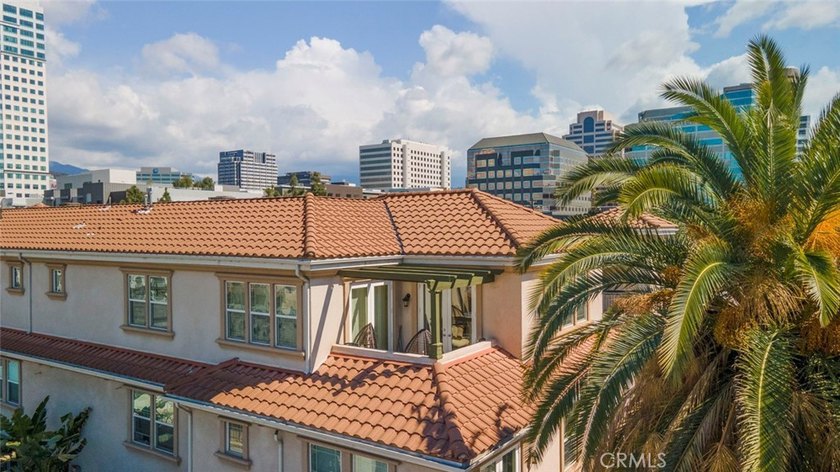 Prime location in Glendale! Beautiful and spacious TownHouse - photo 48