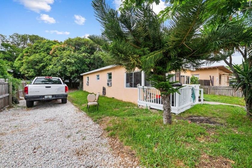 Discover this charming 3-bedroom, 1-bathroom single-family - photo 2