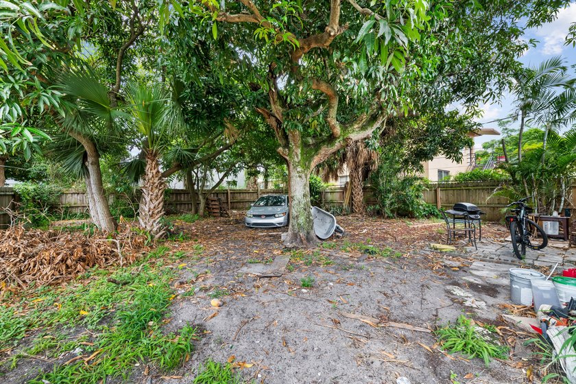 Discover this charming 3-bedroom, 1-bathroom single-family - photo 5