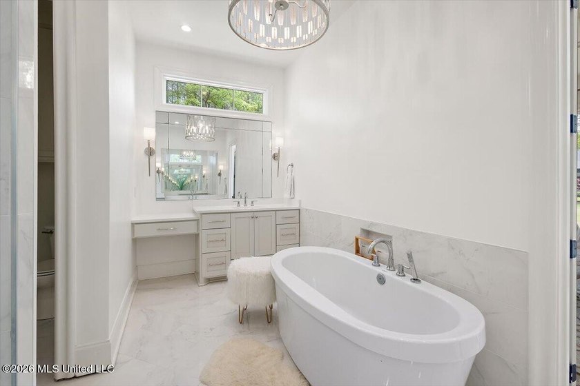 Stunning home with scenic views of 18th hole on Reunion's - photo 23