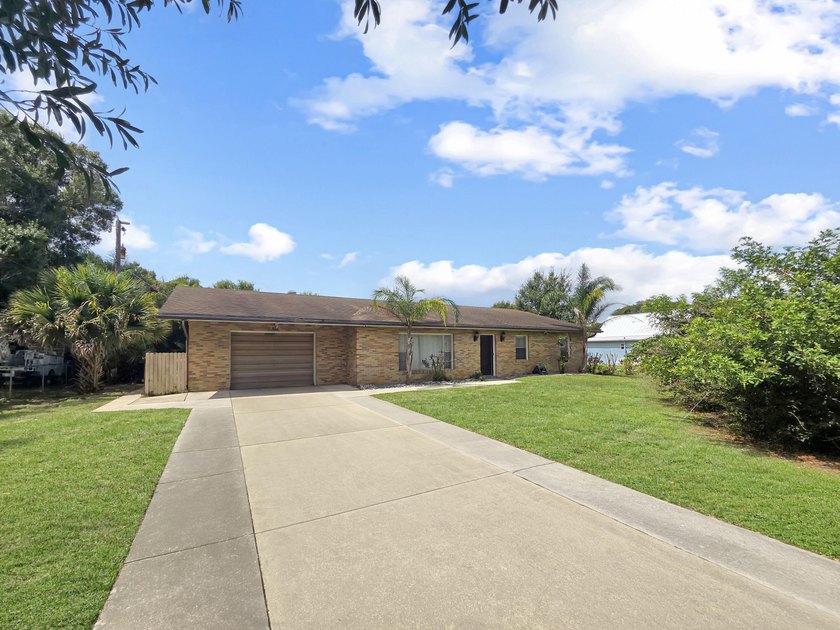Don't miss this pool home on nearly 1/2 acre in desirable White - photo 2