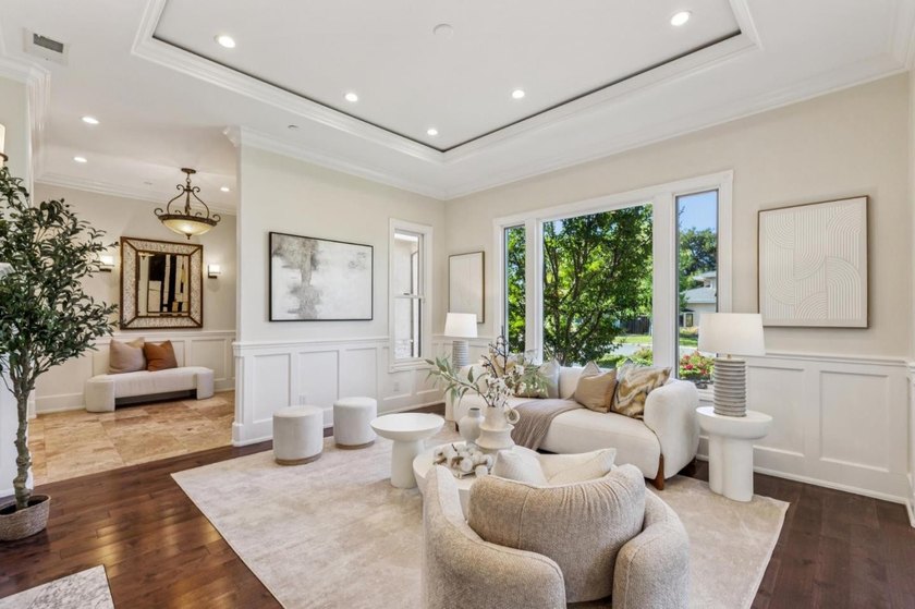 Welcome to 18548 Paseo Tierra in Saratoga, a stunning executive - photo 6