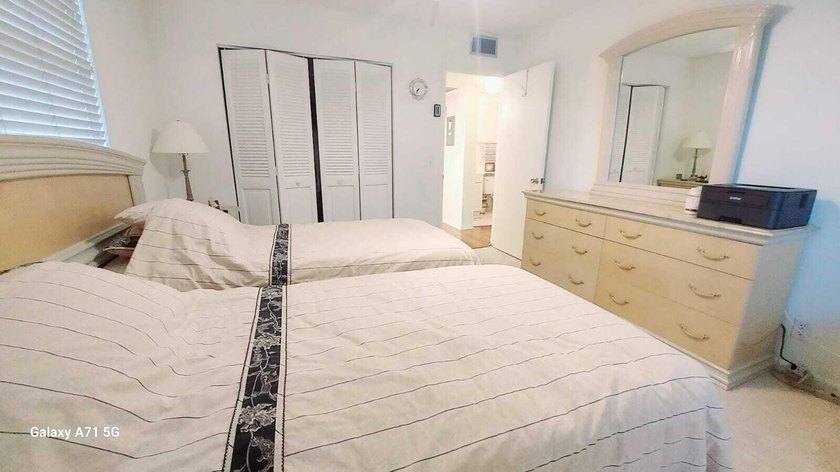 Welcome to this charming, BRIGHT CORNER, neat, two-bedroom - photo 12