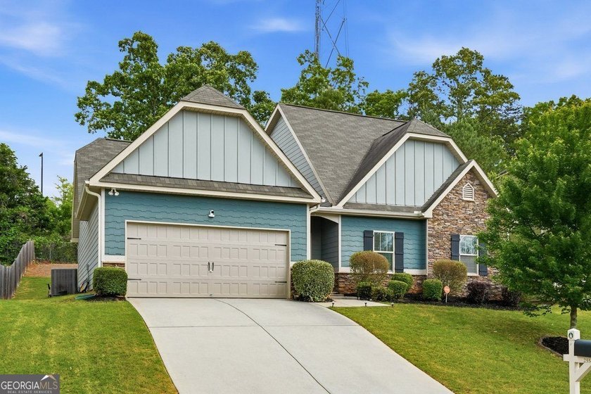 Welcome to this beautiful home located in the prestigious Mirror - photo 3
