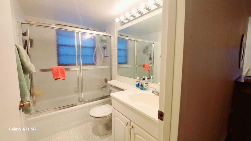 Welcome to this charming, BRIGHT CORNER, neat, two-bedroom - photo 16