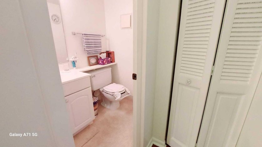 Welcome to this charming, BRIGHT CORNER, neat, two-bedroom - photo 17