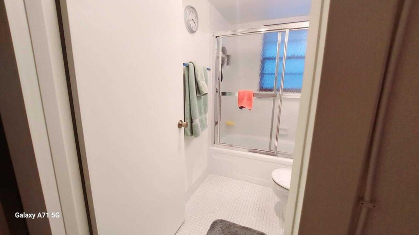 Welcome to this charming, BRIGHT CORNER, neat, two-bedroom - photo 18