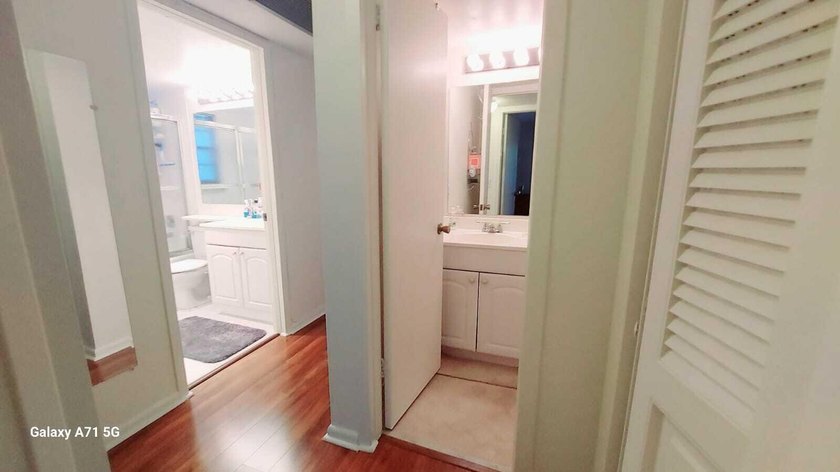 Welcome to this charming, BRIGHT CORNER, neat, two-bedroom - photo 19