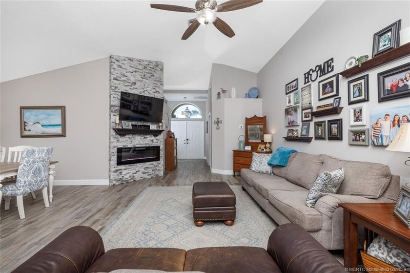 Priced to sell! Gorgeous 3-bed, 2-bath, 2-car-garage home in - photo 8