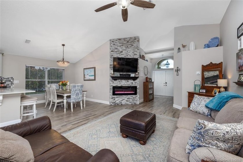 Priced to sell! Gorgeous 3-bed, 2-bath, 2-car-garage home in - photo 9