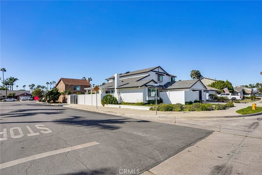 Welcome to 21221 Banff Lane, an exceptional coastal residence - photo 2