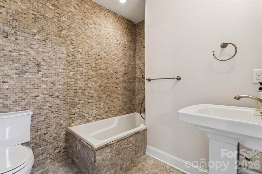 A GEM in the heart of the highly sought-after golf course - photo 22