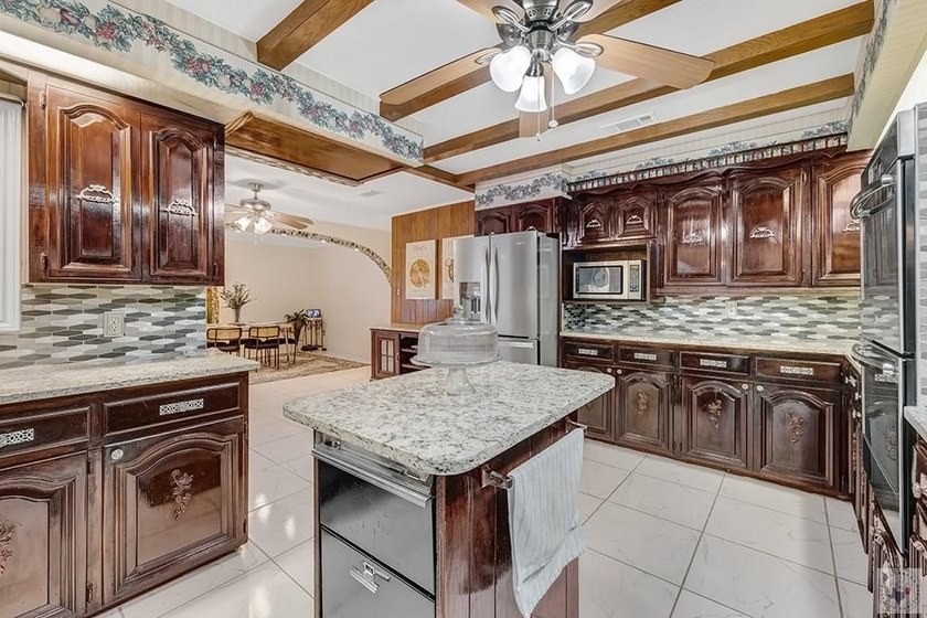 GOLF COURSE &amp; PRIVATE LAKE!!! Welcome to your own private - photo 22
