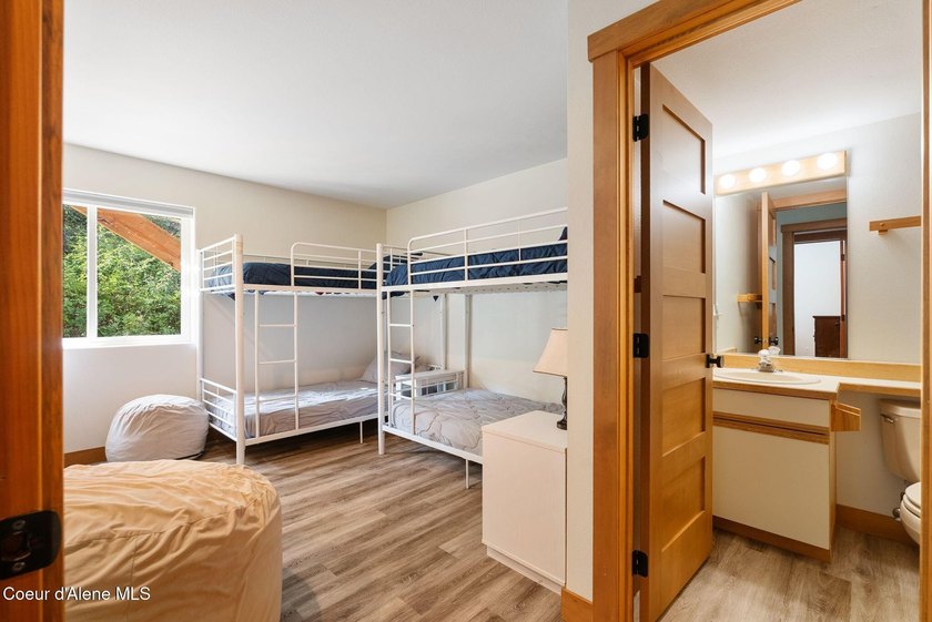 Experience true ski-in/ski-out living at Schweitzer Mountain - photo 26