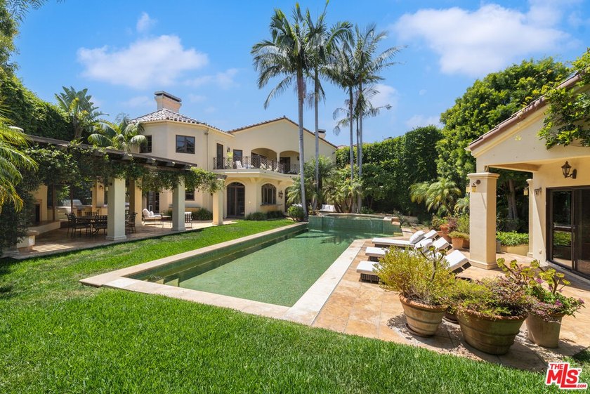 Set behind private gates with a circular driveway, this - photo 10