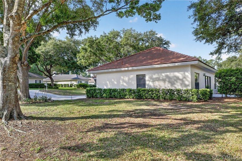 description: Beneath the shade of grand oaks, this updated 3-bed - photo 3