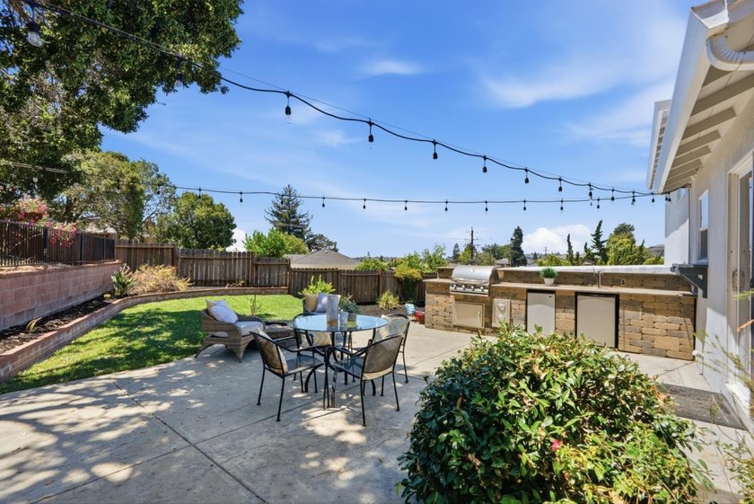 Charming Castro Valley home with Natural Beauty of a Back Yard - photo 8