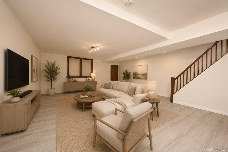 Beautifully maintained attached brick Tudor in a prime Fresh - photo 13