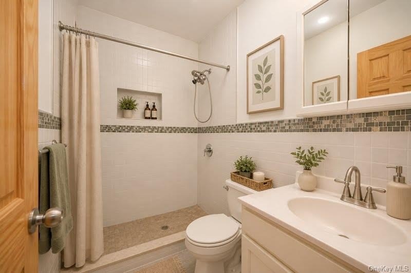 Beautifully maintained attached brick Tudor in a prime Fresh - photo 14
