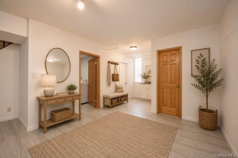 Beautifully maintained attached brick Tudor in a prime Fresh - photo 15
