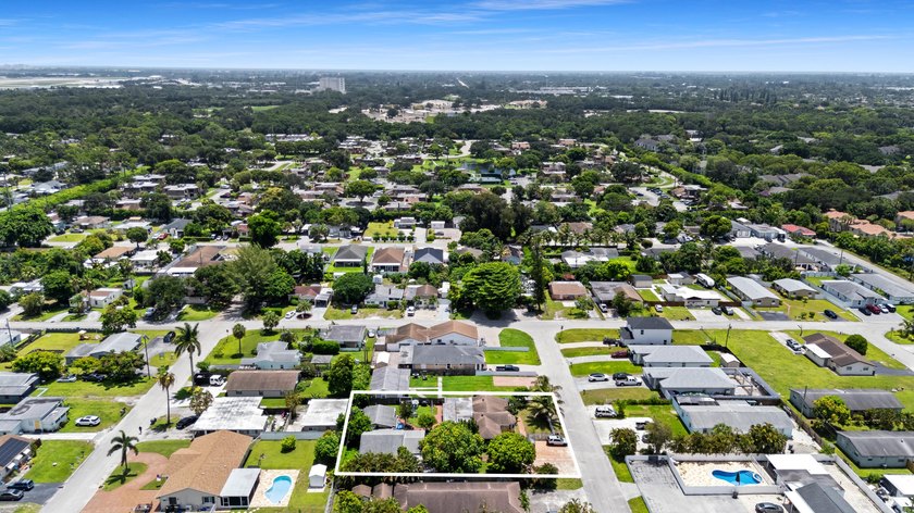 Located on an expansive lot, almost 14,000 sq ft, 4373 Venus Ave - photo 17