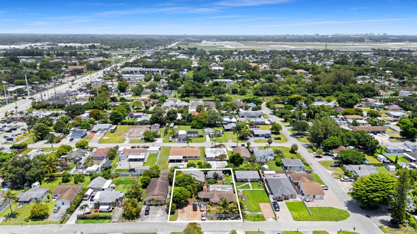 Located on an expansive lot, almost 14,000 sq ft, 4373 Venus Ave - photo 19