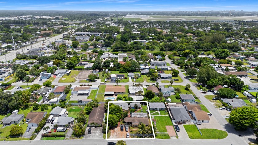 Located on an expansive lot, almost 14,000 sq ft, 4373 Venus Ave - photo 21