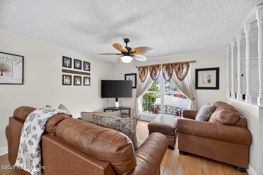 Welcome home to this beautifully maintained property featuring a - photo 4