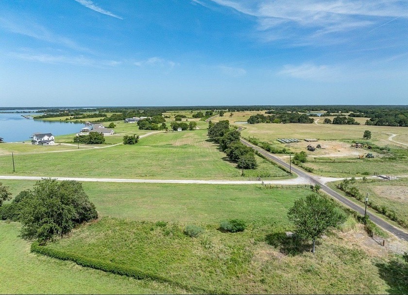 Beautiful 1.342 acre lot over looking Lake Limestonee build your - photo 4