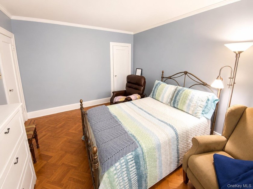 Beautiful Attached Home in Prime North Flushing - School - photo 15