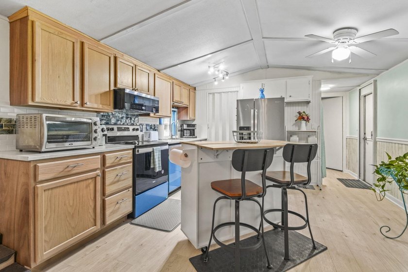 Seller is motivated. All offers will be considered. Move-in - photo 17