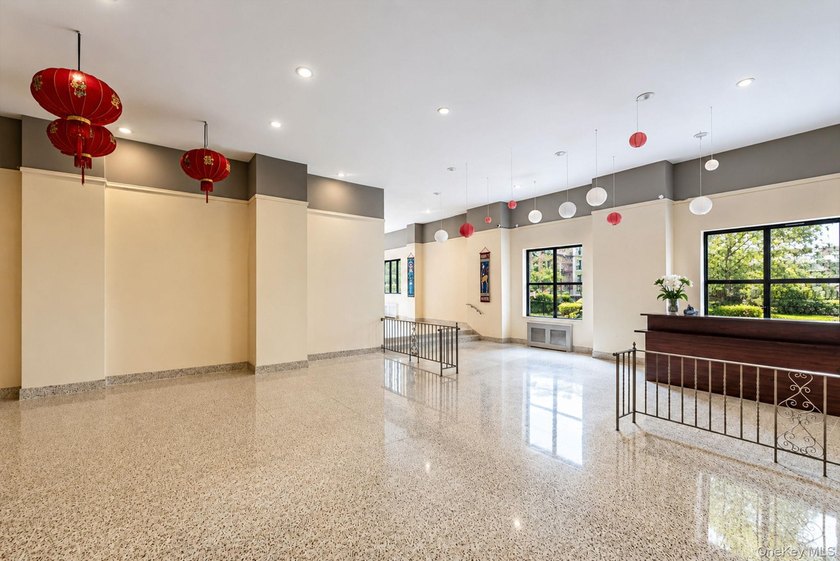 Newly renovated 1-bedroom co-op | 0.2 mi to Queens Botanical - photo 20
