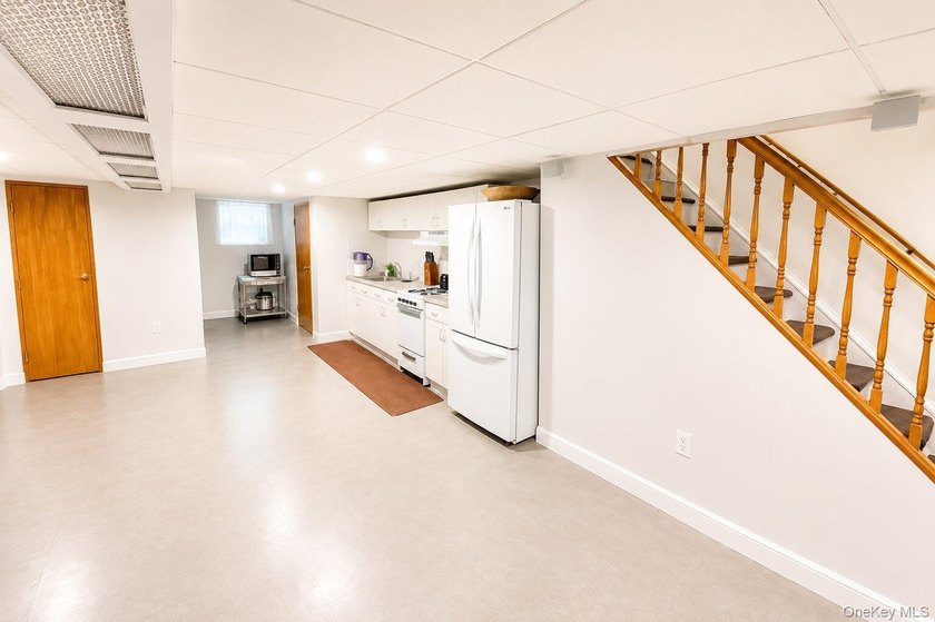 Beautiful Attached Home in Prime North Flushing - School - photo 20