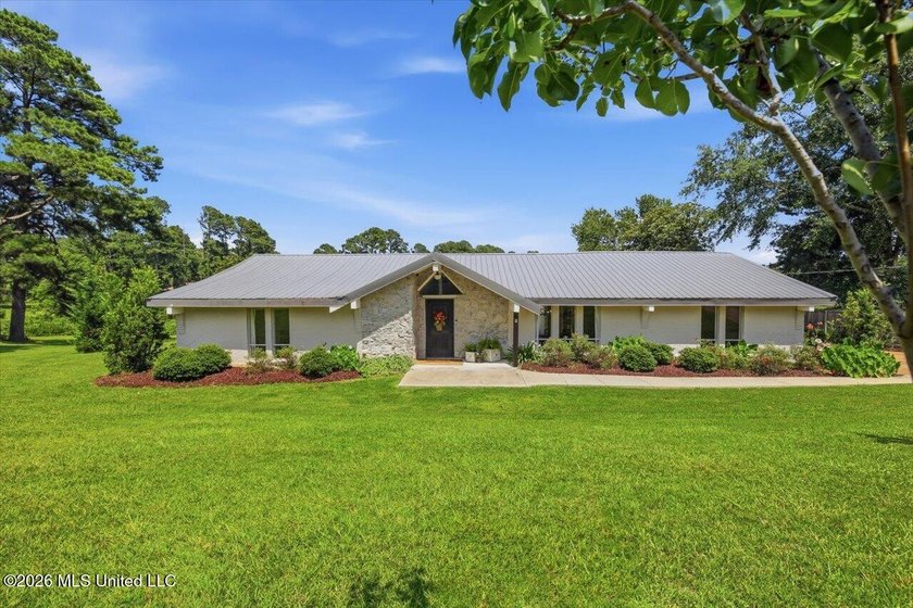 Welcome to 238 Kiowa Drive, Madison, MS-a beautiful 4-bedroom - photo 4