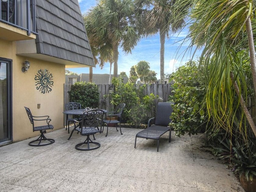 Looking for an amazing Townhouse? A must see! This townhome - photo 3