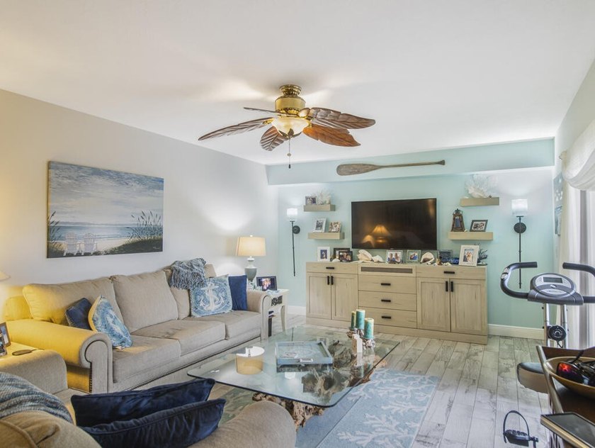 Looking for an amazing Townhouse? A must see! This townhome - photo 4