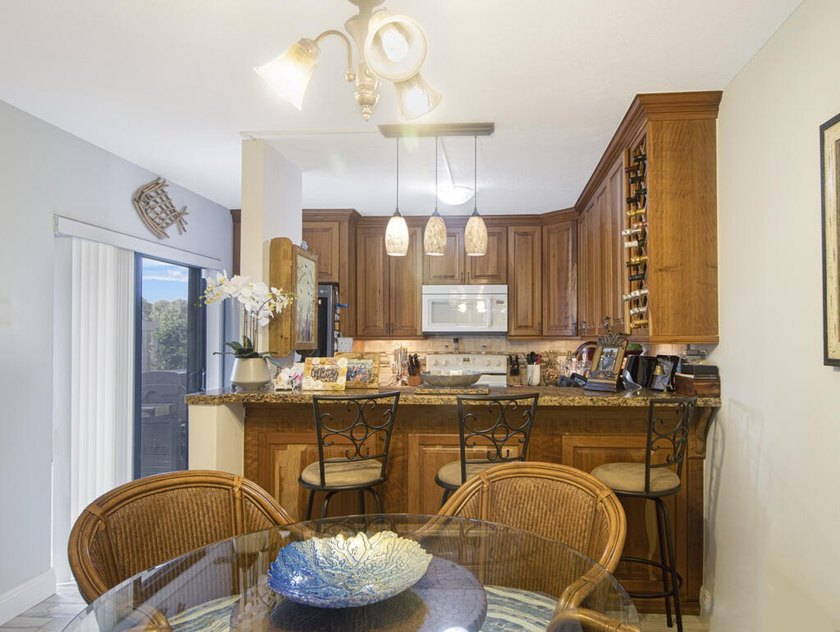 Looking for an amazing Townhouse? A must see! This townhome - photo 7